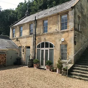 https://berkeley-coach-house-bath.tophotelsbath.com